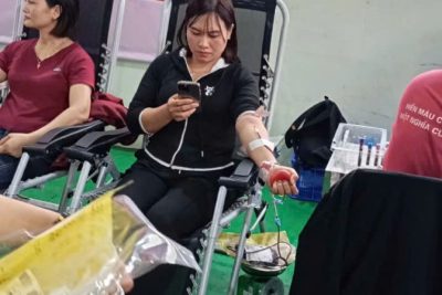 Giáo viên trường mầm non A Tân Thanh tham gia Hiến máu nhân đạo năm 2025