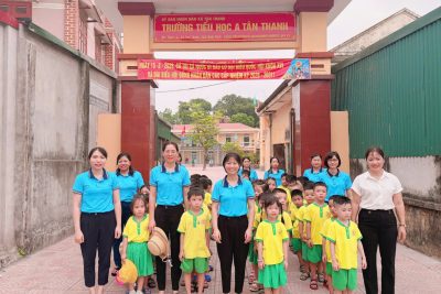 Trường mầm non A Tân Thanh tổ chức cho trẻ 5 tuổi thăm quan trường Tiểu học Tân Thanh